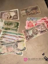 lot of 13 foreign money bills