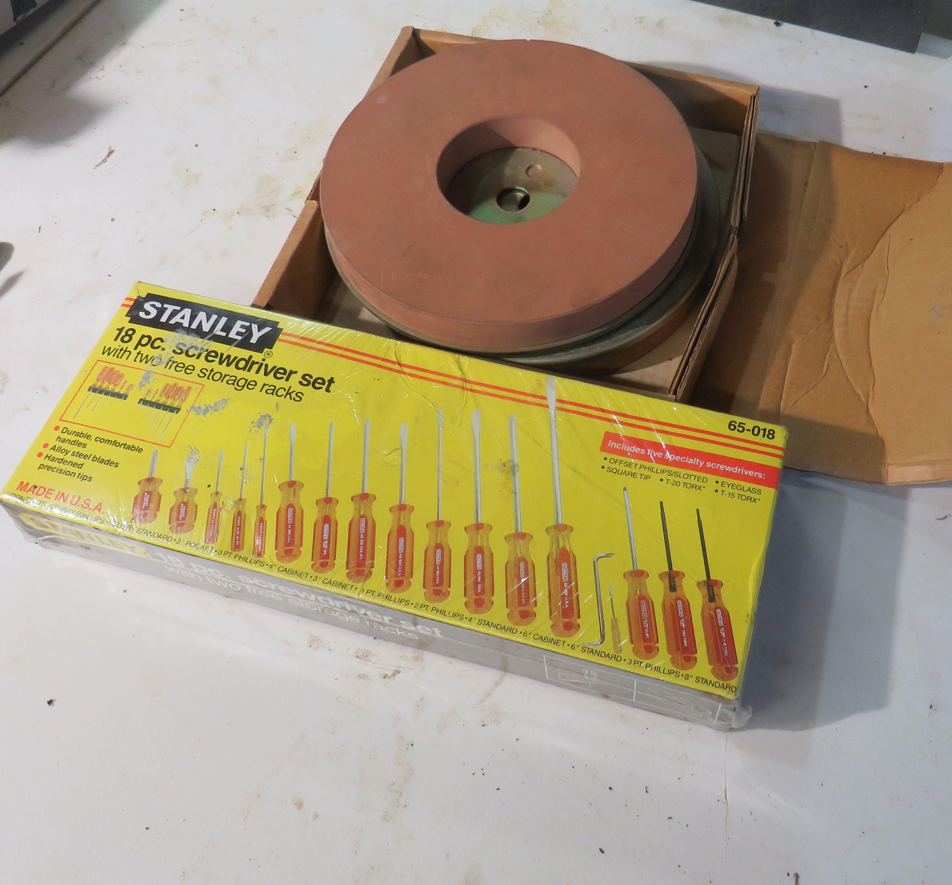 Group,  2 Makita model 9820 grinding discs, plus Stanley 18pc screwdriver set