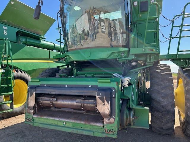 1818 S770 JOHN DEERE COMBINE C/A 2WD 1477/1117 HRS 3 SPEED ELECTRICAL SHIFT W/CHOPPER 1477 S/N:1H077