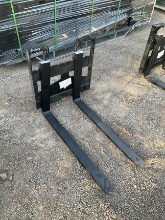 FORK ATTACHMENT FOR RIDE ON SKID STEER