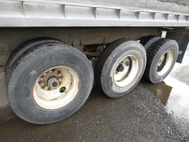 1990 STURDYWELD DS36SA 9/11 YARD TRI AXLE PUP TRAILER