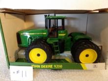 John Deere 1/16 9200 4WD Tractor w/box