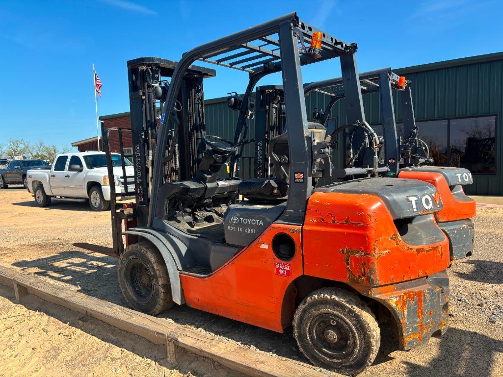 2017 TOYOTA 8FGU25 STRAIGHT MAST FORKLIFT