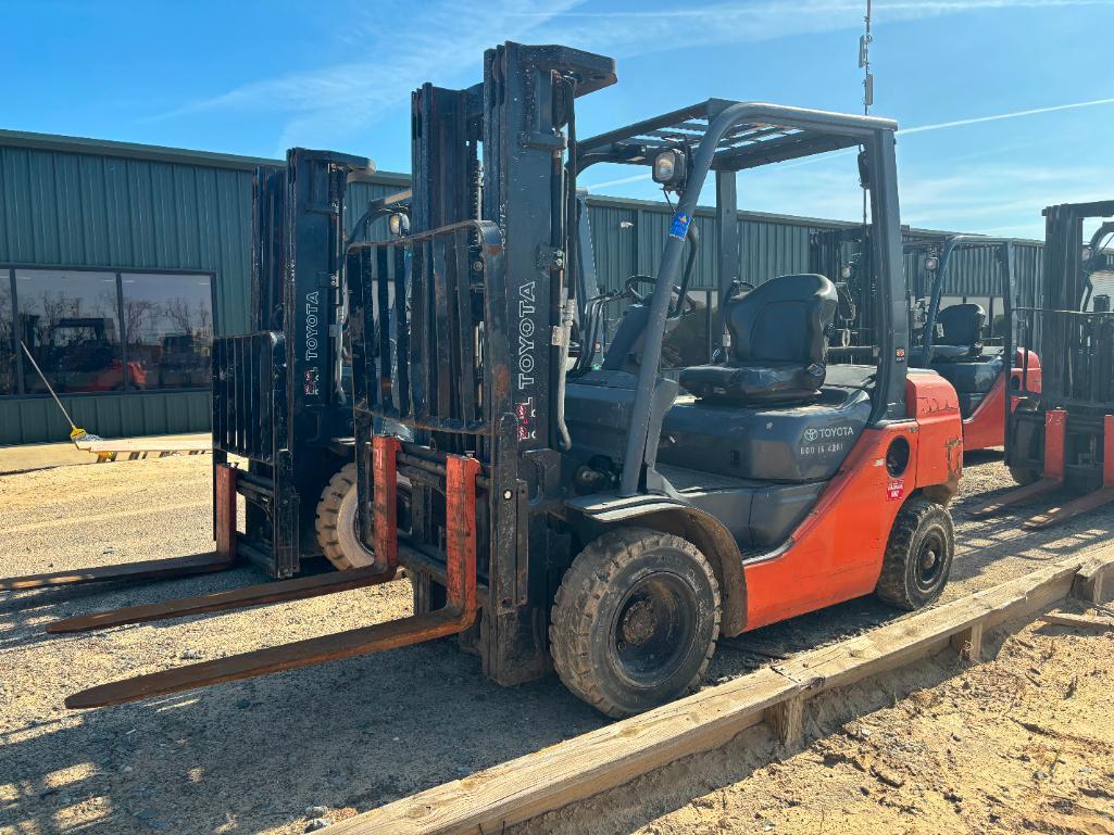 2017 TOYOTA 8FGU25 STRAIGHT MAST FORKLIFT