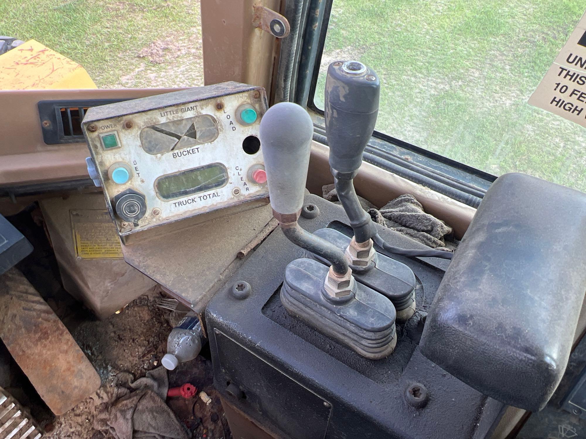 1995 CATERPILLAR 924F LOADER