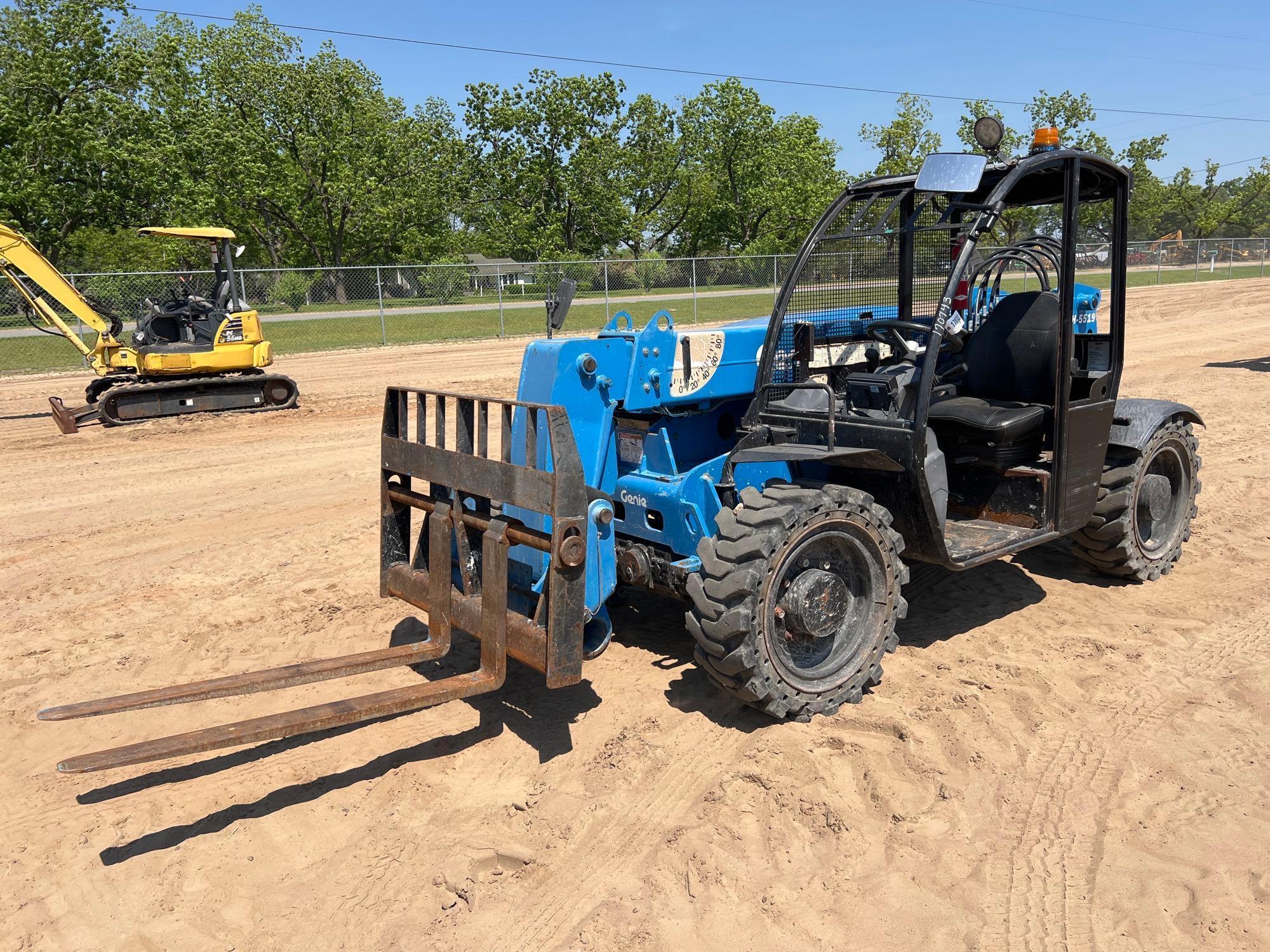 GENIE GTH-5519 TELESCOPIC FORKLIFT