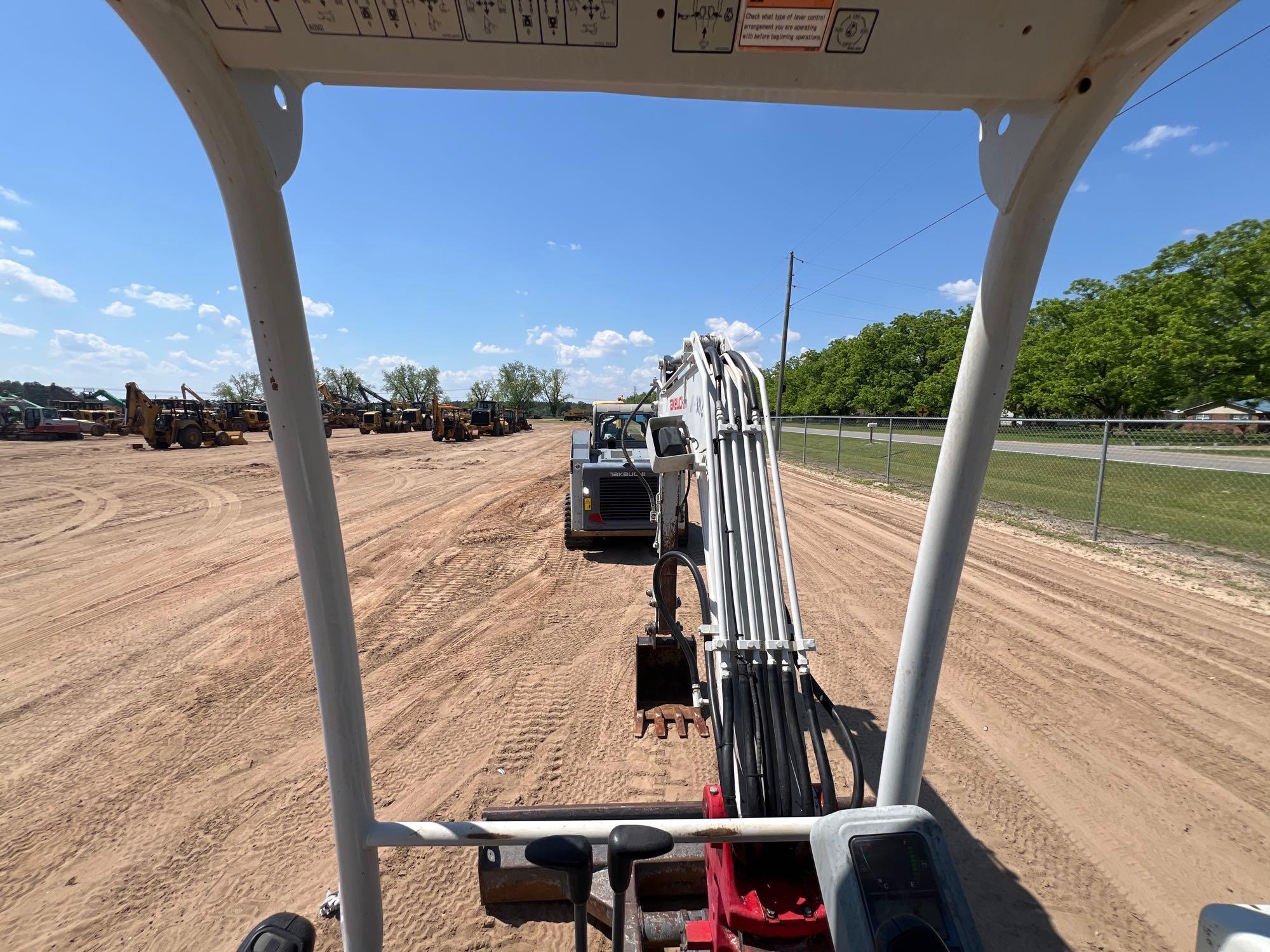 2017 TAKEUCHI TB240 EXCAVATOR