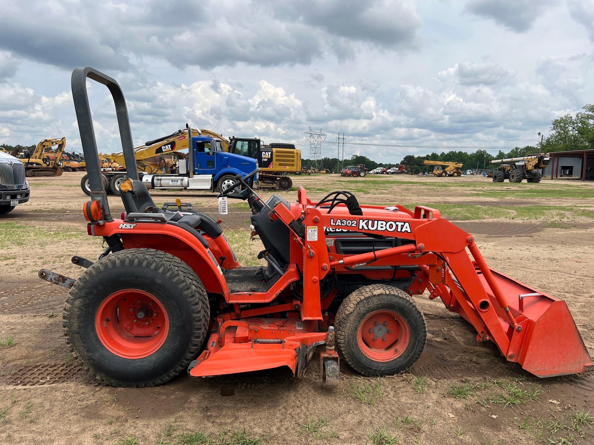 KUBOTA B7500 TRACTOR