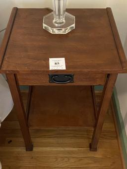 ARTS & CRAFTS STYLE SIDE TABLE