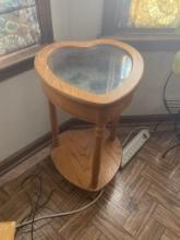 CUTE HEART SHAPED OCCASIONAL DISPLAY TABLE
