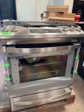 GE 30 in. Slide In Front Control Convection Gas Range*DAMAGED*