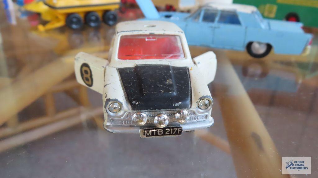 Dinky Toys Ford Cortina and Lincoln Continental, made in England