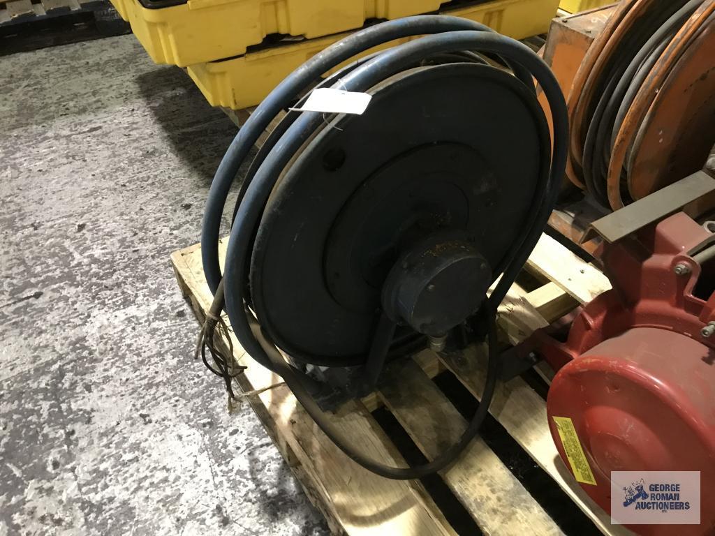 POW-R-MITE ELECTRIC CABLE REEL