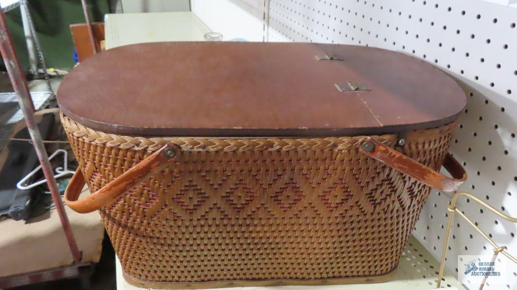 Woven picnic basket