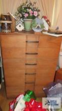 Six drawer chest of drawers and matching four drawer chest of drawers