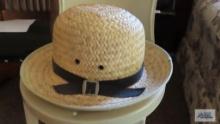 Woven hat, size small
