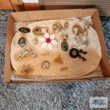 Lot of costume pins and brooches
