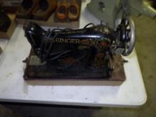 Antique Singer Sewing Machine w/case