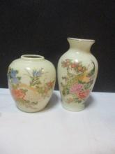 2 Japanese Vases