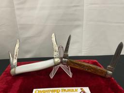 Trio of Remington Folding Knives, Brass Engraved Handle, Triple Blade Stockman & Double Blade Knife