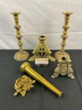 6 pcs Vintage Brass Assortment. 5 pcs Candlestick Holders, 1x Hose Nozzle. See pics.