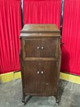 Antique Victor Talking Machine Co. Victrola Model VV XIV-241530 & 70+ pcs Record Collection. See