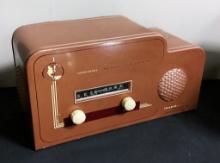 Vintage Tradio 1940s Coin Operated Hotel Radio - 11"x8½"x9"