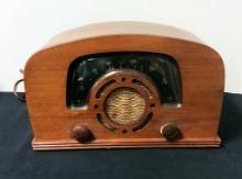 Zenith Console Wood-Tone Radio - 14"x6"x7½"