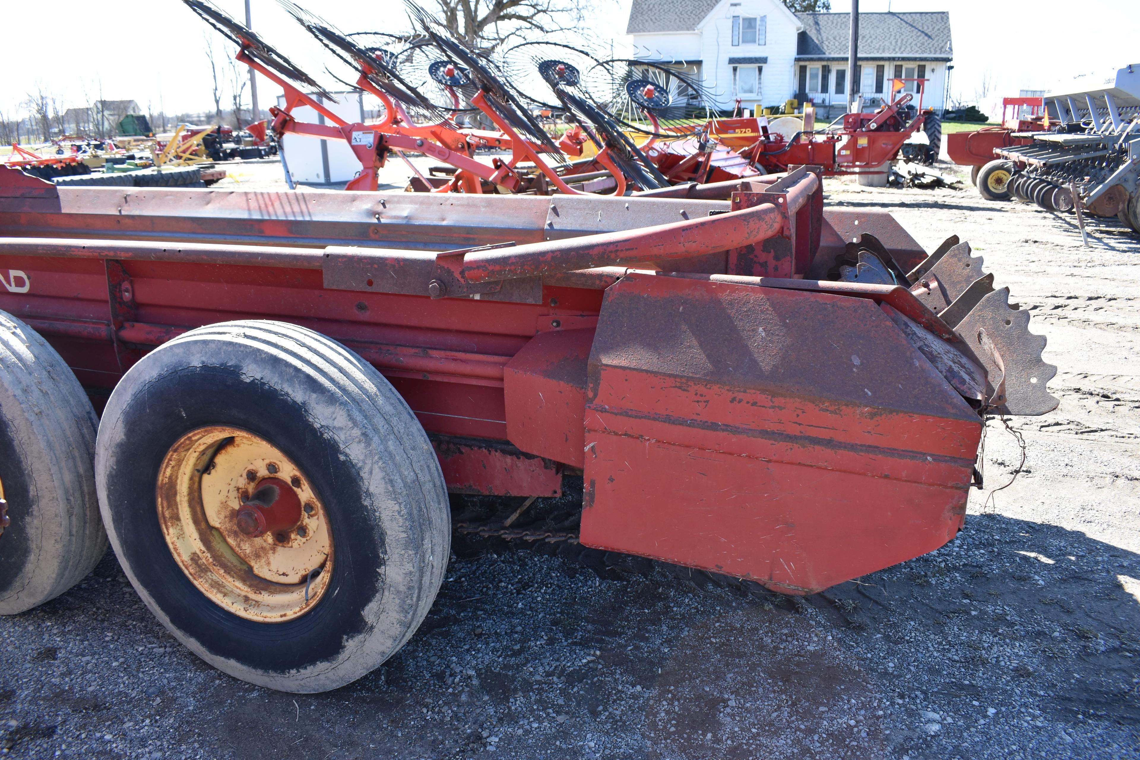 New Holland 680 Manure Spreader