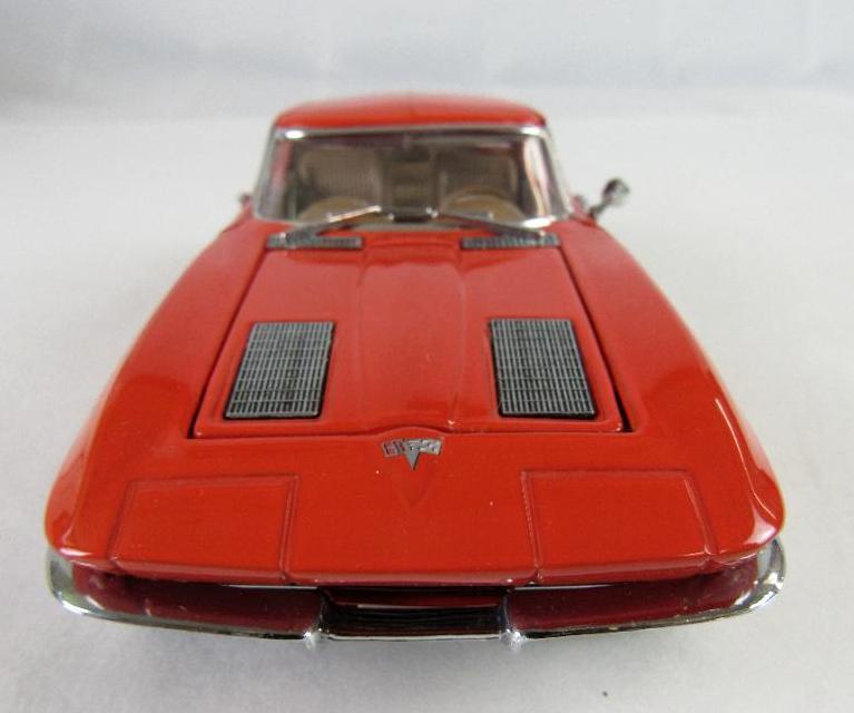 Franklin Mint 1:24 1963 Chevrolet Sting Ray Corvette w/Tag, COA & Original Box