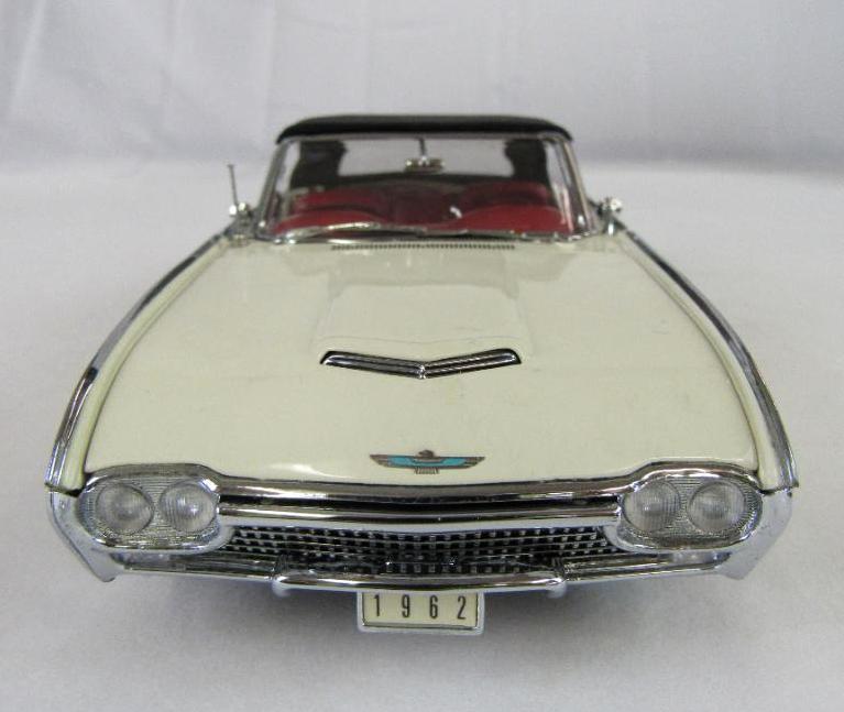 Danbury Mint 1:24 1962 Ford Thunderbird Convertible in Box w/ Papers