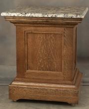 Fine antique quarter sawn oak Pedestal, circa 1890-1910, excellent finish and condition, with polish