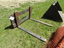 731. SET OF 36 INCH SKID LOADER MOUNTED PALLET FORKS