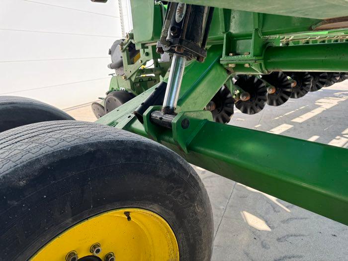 2014 JD DB60 PLANTER #715107