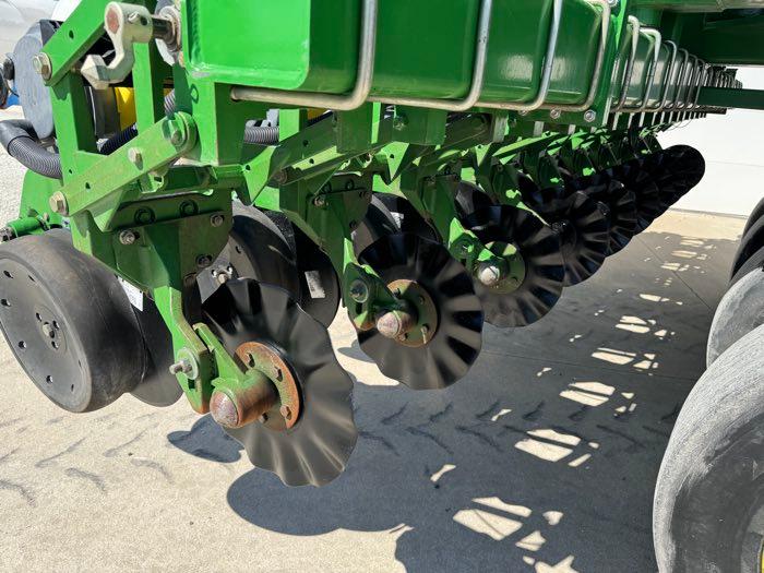 2014 JD DB60 PLANTER #715107