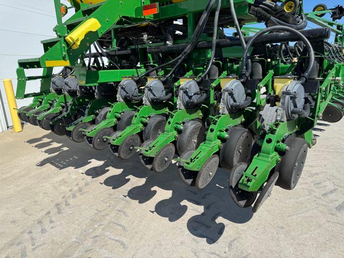 2014 JD DB60 PLANTER #715107