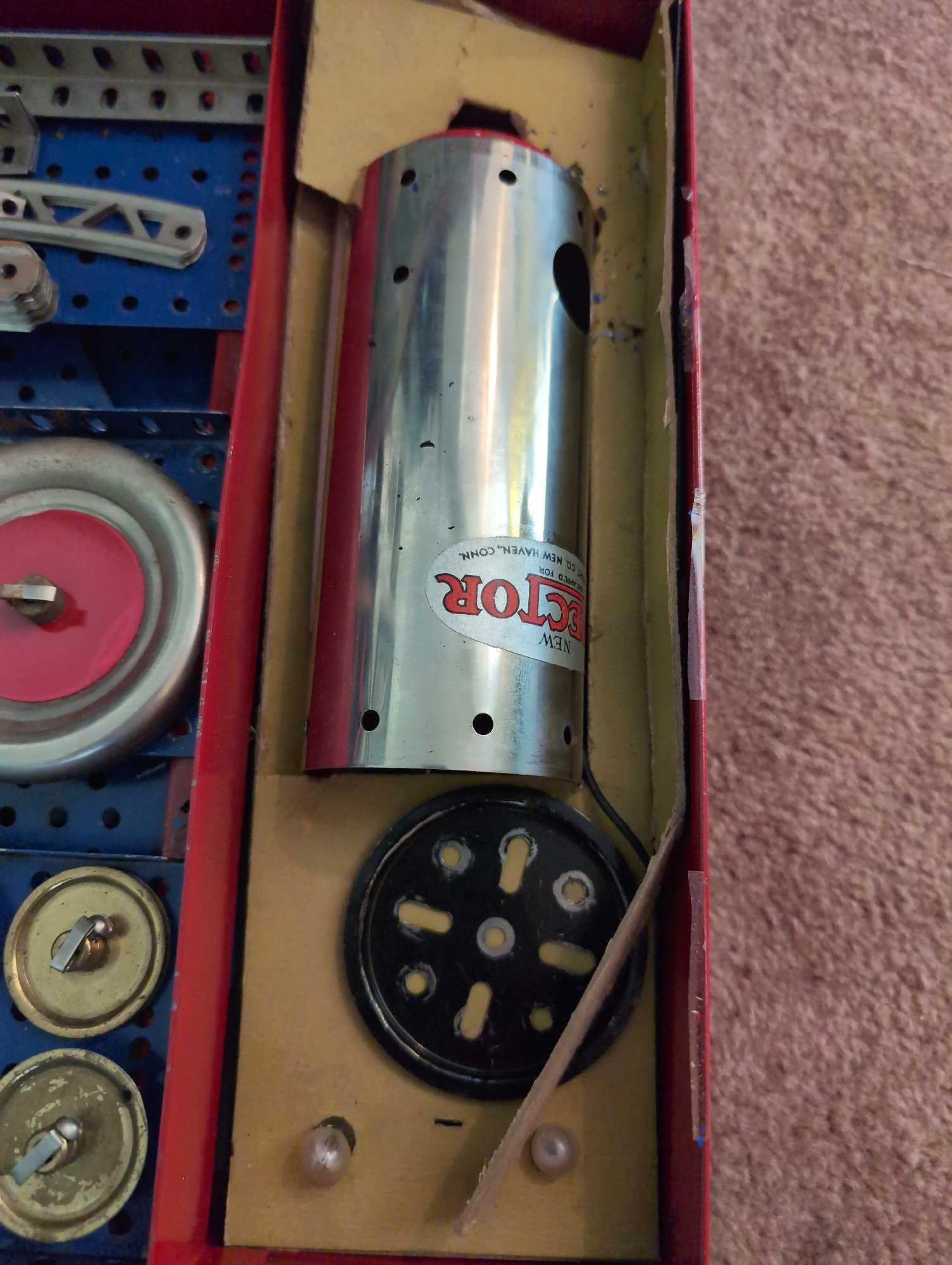 (LR) VINTAGE A.C. GILBERT COMPANY NO. 8-1/2 ALL-ELECTRIC ERECTOR SET. SEEMS TO BE IN DECENT