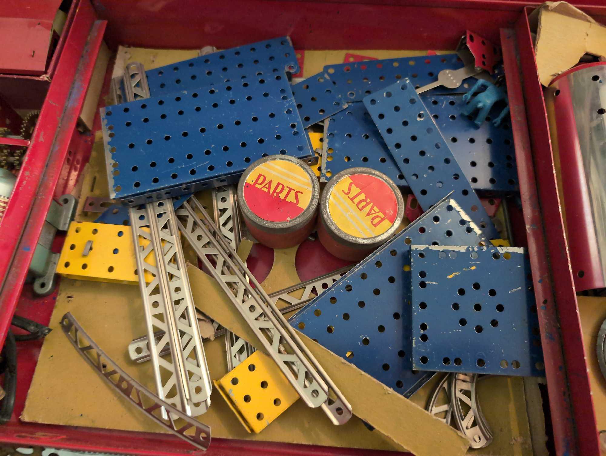 (LR) VINTAGE A.C. GILBERT COMPANY NO. 8-1/2 ALL-ELECTRIC ERECTOR SET. SEEMS TO BE IN DECENT