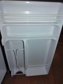 (DR) GE COMPACT FRIDGE, MODEL WMR04BAPBBB, APPROXIMATE DIMENSIONS - 32.5" H X 20" W X 21" D, WHAT