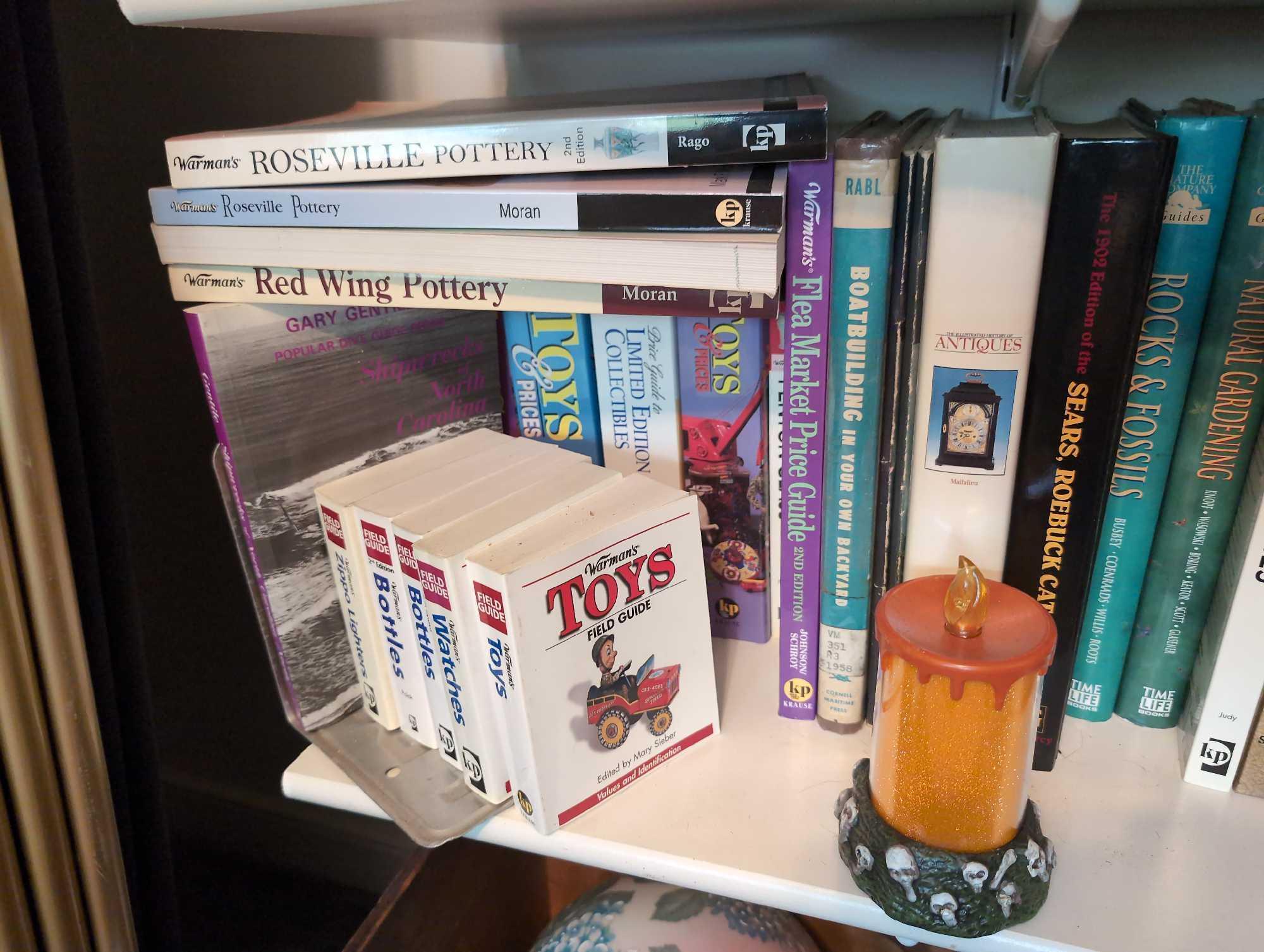 (BR2) CONTENTS OF (2) SHELVES TO INCLUDE A LARGE SELECTION OF BOOKS ON ANTIQUES/COLLECTIBLES, 6 PC.