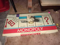 (LR) PARKER MONOPOLY 1975, OPEN BOX, USED, APPEARS COMPLETE BUT COULD BE MISSING PIECES.