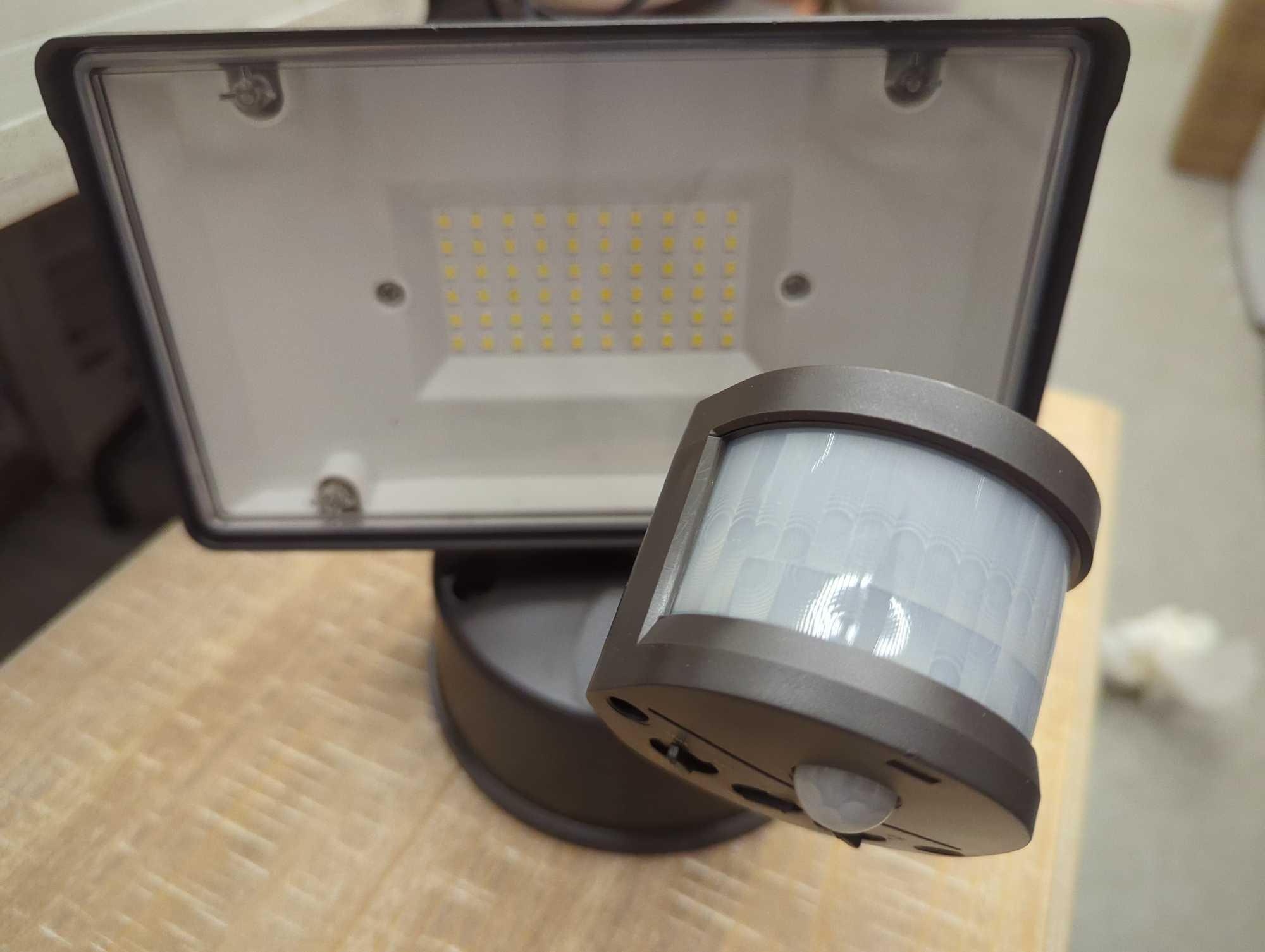 HALO TGS Bronze, Motion Activated, Outdoor Integrated LED Flood Light with Square Single Head,