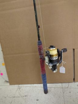 G?Loomis GL2 SJR 642 - 5'4" MEDIUM FAST ACTION 6-12 LB 1/8-3/8 OZ Comes as is shown in photos.