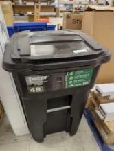 Toter 48 Gallon Black Rolling Outdoor Garbage/Trash Can with Wheels and Attached Lid. Comes as is