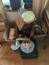 (LR) LOT OF MISC HOUSEHOLD ITEMS TO INCLUDE, STERILITE BOWLS, PYREX, BAKEWARE, GLASSWARE, ETC