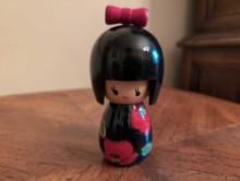 (DR) JAPANESE KOKESHI MINIATURE YOUNG GIRL DOLL. MADE OF WOOD. IT MEASURES 4-3/4"T.