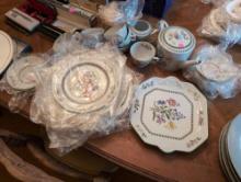 (DR) APPROXIMATELY 30 PIECES OF SPODE SUMMER PALACE PATTERN CHINA SET TO INCLUDE A TEAPOT,