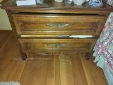 (MBR) 1970'S DREXEL FRENCH "CABERNET" PROVINCIAL NIGHTSTAND WITH 2 DRAWERS AND COPPER TONED