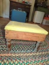 (DR) VINTAGE WOODEN FOOTED STOOL WITH FAUX LEATHER TOP, MEASURE APPROXIMATELY 10 IN X 15 IN X 10 IN,