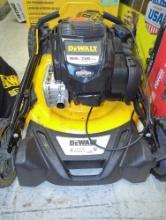 DEWALT 21" Briggs and Stratton RWD self propelled mower Please preview